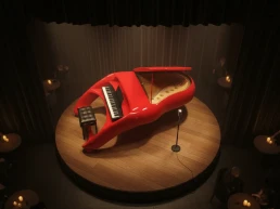 Firefly Gemini Flash Colocar el piano de la imagen de referencia en un escenario pequeño, con un ambiente 359280